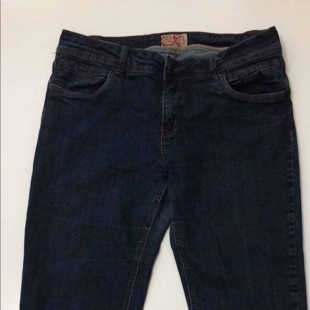 Cropped Blue Jeans - Picture 2 of 6
